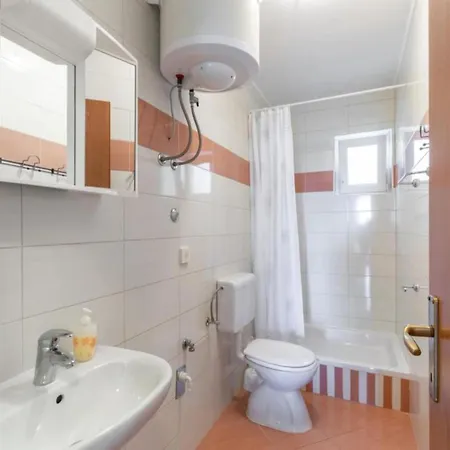 Three Bedroom With Terrace * באסקה וודה