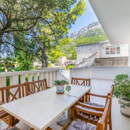 דירה Three Bedroom With Terrace