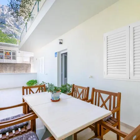 Three Bedroom With Terrace * באסקה וודה
