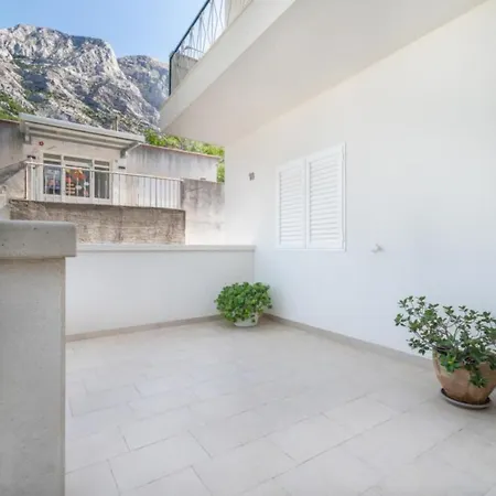Three Bedroom With Terrace * באסקה וודה