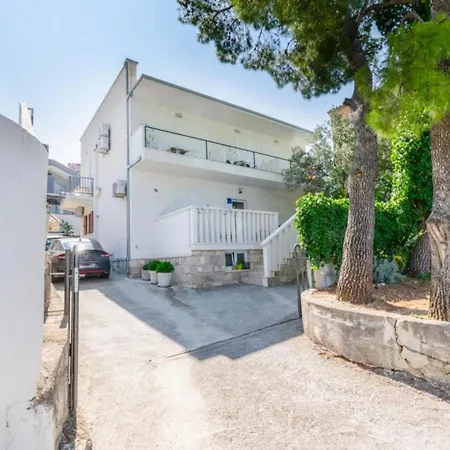 Three Bedroom With Terrace באסקה וודה
